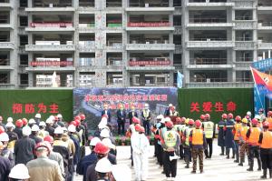 關(guān)愛生命、預(yù)防為主——集團(tuán)公司在新安縣碧桂園·繁花里舉辦防汛應(yīng)急演練暨安全標(biāo)準(zhǔn)化觀摩